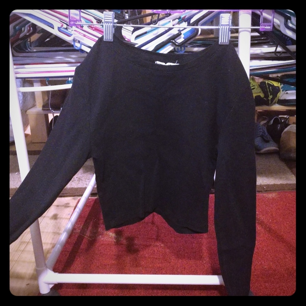 Black long sleeve crop